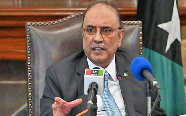 ٹام کروز کے جوتے پر مداح کا حملہ: سوشل میڈیا پر ردعمل کی لہر ٹام کروز کے جوتے پر مداح کا حملہ: سوشل میڈیا پر ردعمل کی لہر