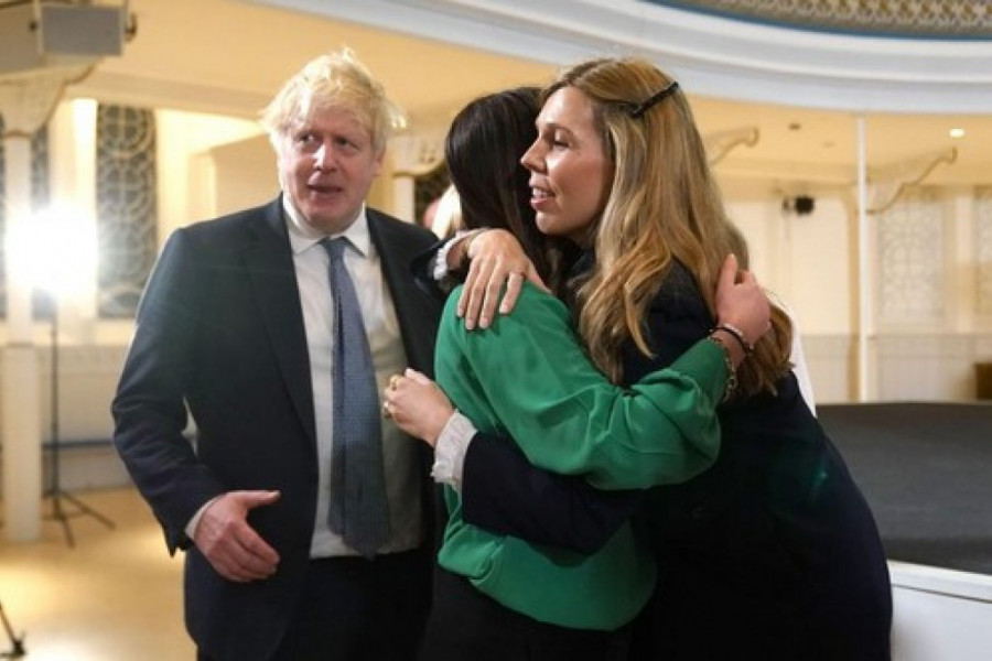 Teksas: Noj Napada Bivšeg Britanskog Premijera Teksas: Noj Napada Bivšeg Britanskog Premijera