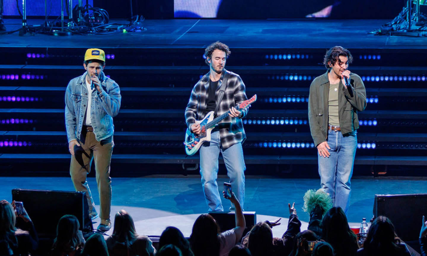 The Jonas Brothers: A Couple's Hilarious Fight Over Joe The Jonas Brothers: A Couple's Hilarious Fight Over Joe