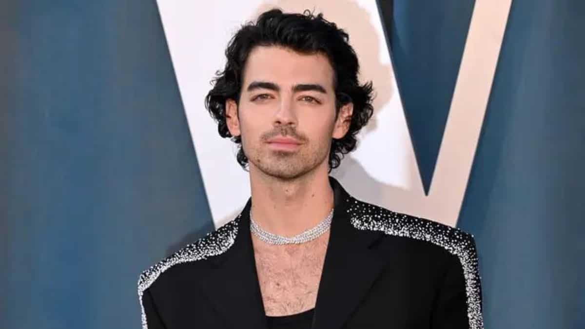 The Jonas Brothers: Joe Jonas And A Hilarious Fan Encounter The Jonas Brothers: Joe Jonas And A Hilarious Fan Encounter