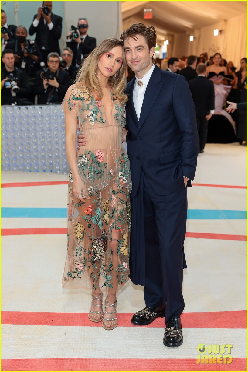 The Love Lives Of Twilight Stars: Robert Pattinson, Suki Waterhouse, And More The Love Lives Of Twilight Stars: Robert Pattinson, Suki Waterhouse, And More