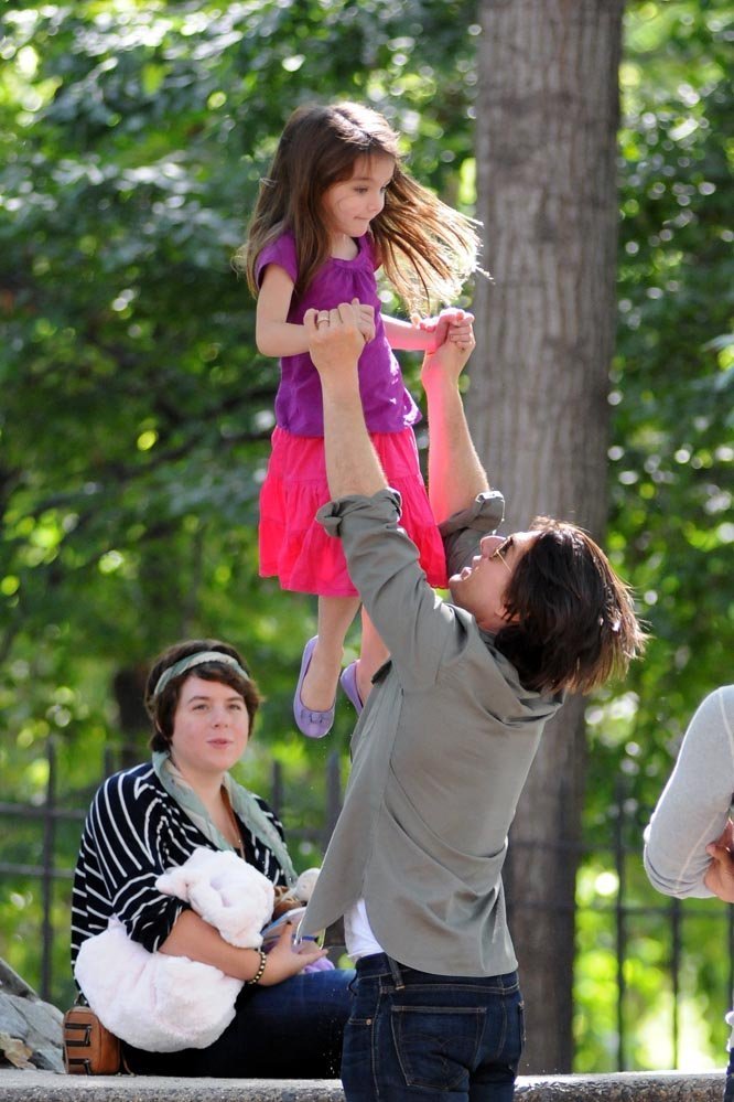Tom Cruise's Reaction To Suri Cruise's Arrival Tom Cruise's Reaction To Suri Cruise's Arrival
