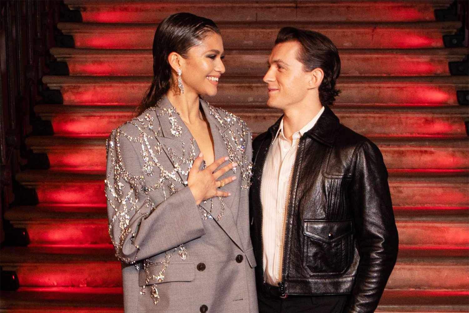 Tom Holland And Zendaya: A Sweet Paws & Love Reunion On The Euphoria Set Tom Holland And Zendaya: A Sweet Paws & Love Reunion On The Euphoria Set