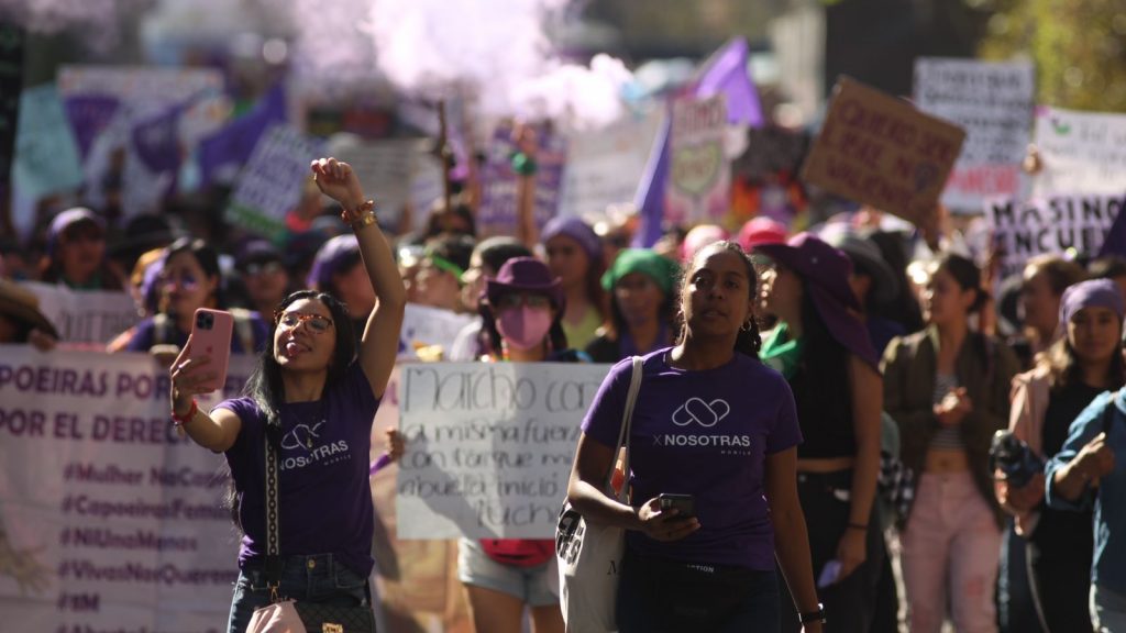 Transgénero Arrestada Por Usar Baño De Mujeres: Lucha Por Los Derechos LGBTQ+ Transgénero Arrestada Por Usar Baño De Mujeres: Lucha Por Los Derechos LGBTQ+