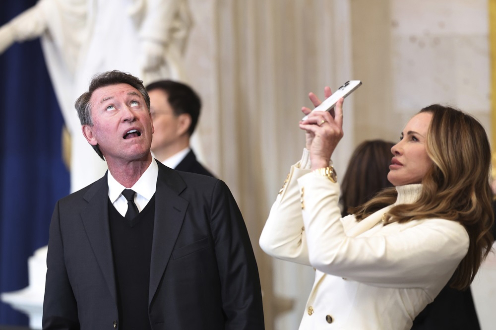 Trump's Tariffs, Gretzky's Loyalty: Canada's Hockey Icon Caught In A Political Crossfire Trump's Tariffs, Gretzky's Loyalty: Canada's Hockey Icon Caught In A Political Crossfire