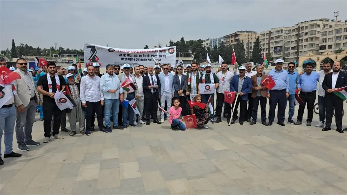 Türkiye'de 1 Mayıs Emek Ve Dayanışma Günü: Geçmişten Günümüze Bir Bakış Türkiye'de 1 Mayıs Emek Ve Dayanışma Günü: Geçmişten Günümüze Bir Bakış
