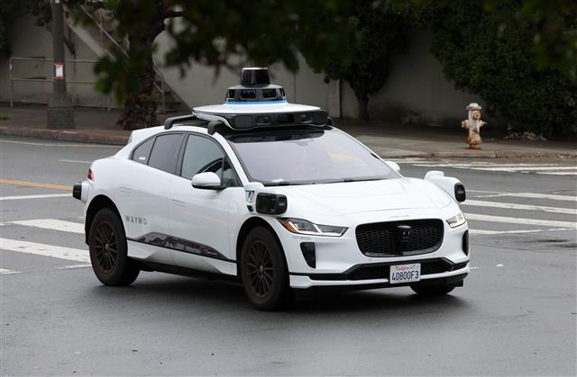 Uber's Self-Driving Gamble: ETF Investment Opportunities In Autonomous Vehicle Technology Uber's Self-Driving Gamble: ETF Investment Opportunities In Autonomous Vehicle Technology