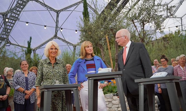 UK Arrest: American Couple's Antiques Roadshow Appearance Results In Charges UK Arrest: American Couple's Antiques Roadshow Appearance Results In Charges