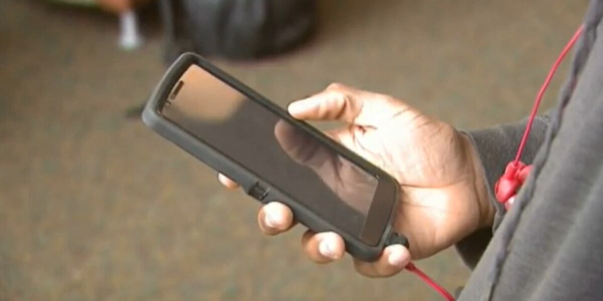 Understanding Iowa's Recent Cell Phone Ban In Schools