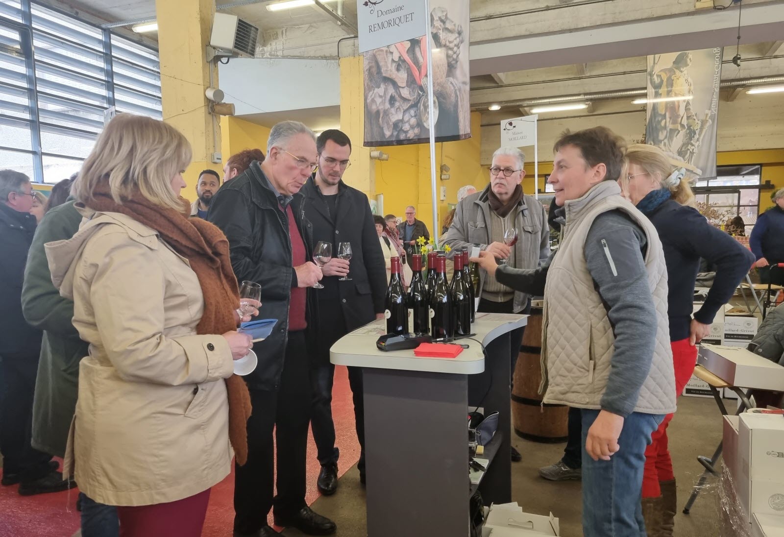 Une Matinée Spéciale À La Vente Des Vins De Nuits-Saint-Georges Avec Candeloro Et Ladesou Une Matinée Spéciale À La Vente Des Vins De Nuits-Saint-Georges Avec Candeloro Et Ladesou