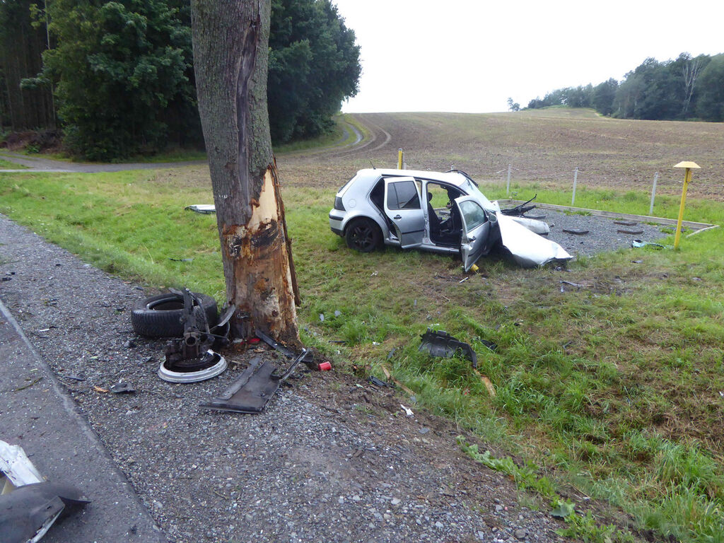 Unfall In Stemwede: Auto Prallt Gegen Baum - Fahrer Aus Bad Essen Verletzt Unfall In Stemwede: Auto Prallt Gegen Baum - Fahrer Aus Bad Essen Verletzt