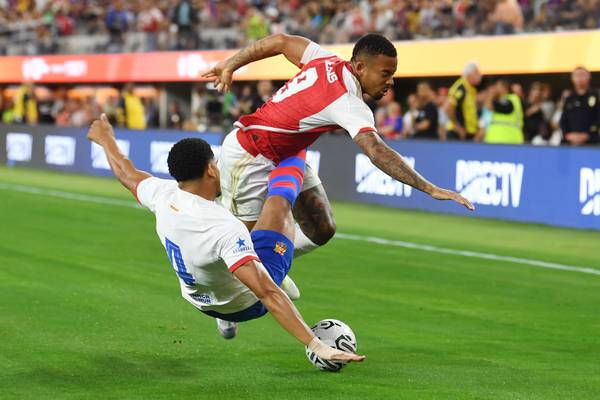 United E Arsenal: Empate Eletrizante Com Muitos Gols United E Arsenal: Empate Eletrizante Com Muitos Gols