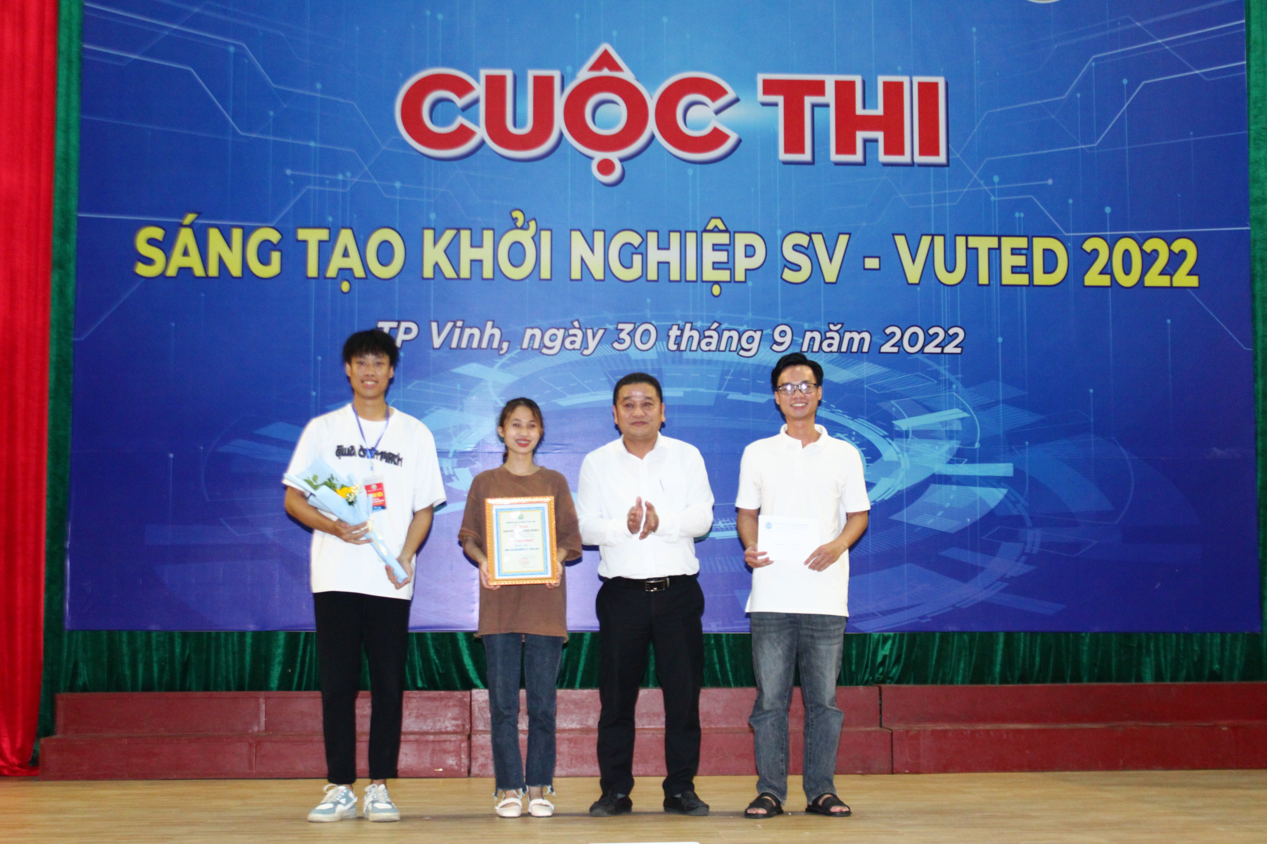 Vòng Chung Kết Giải Bóng Đá Sinh Viên:  Khởi Đầu Sôi Nổi
