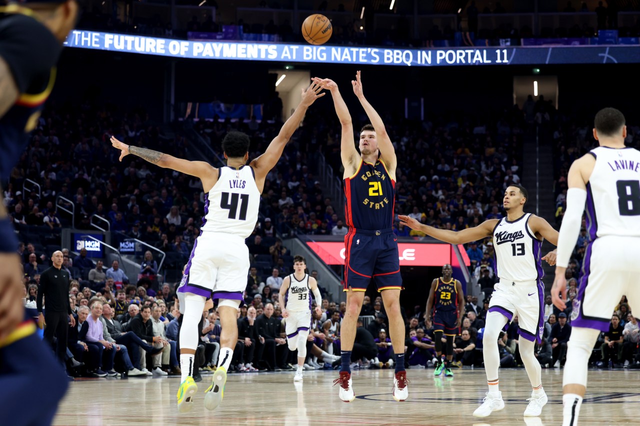 Warriors Defeat Kings: Kuminga Returns, Curry And Kerr Celebrate Milestones Warriors Defeat Kings: Kuminga Returns, Curry And Kerr Celebrate Milestones