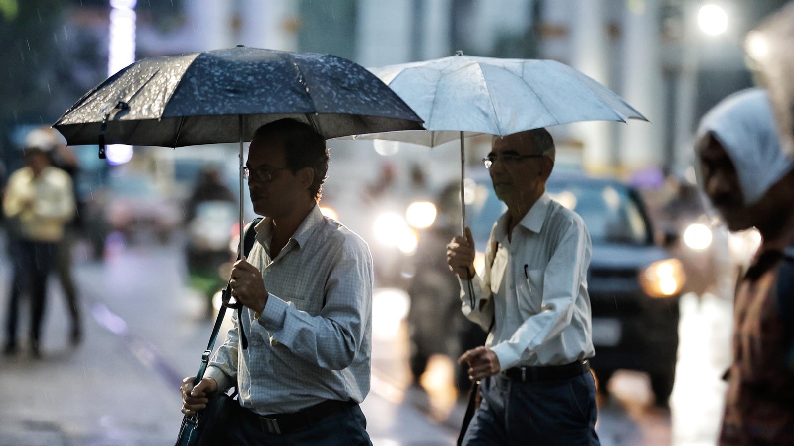 WB Weather Alert: Incoming Thunderstorms In Kolkata And Surrounding Areas WB Weather Alert: Incoming Thunderstorms In Kolkata And Surrounding Areas