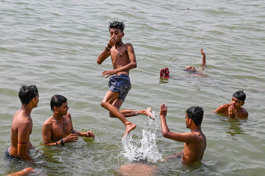 WB Weather Update: Heatwave Warning For Four Bengal Districts WB Weather Update: Heatwave Warning For Four Bengal Districts