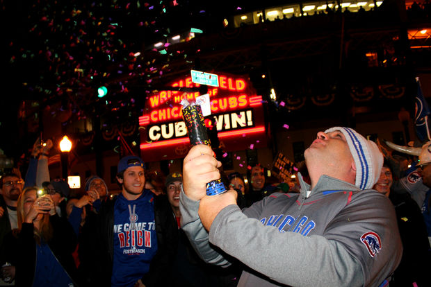 Wrigley Field Romance: Cubs Fans' Hot Dog Kiss Captures Hearts Wrigley Field Romance: Cubs Fans' Hot Dog Kiss Captures Hearts