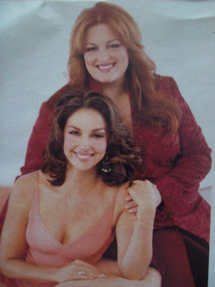 Wynonna And Ashley Judd Open Up About Family Life In New Docuseries Wynonna And Ashley Judd Open Up About Family Life In New Docuseries