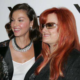 Wynonna Judd And Ashley Judd Open Up In New Docuseries Wynonna Judd And Ashley Judd Open Up In New Docuseries