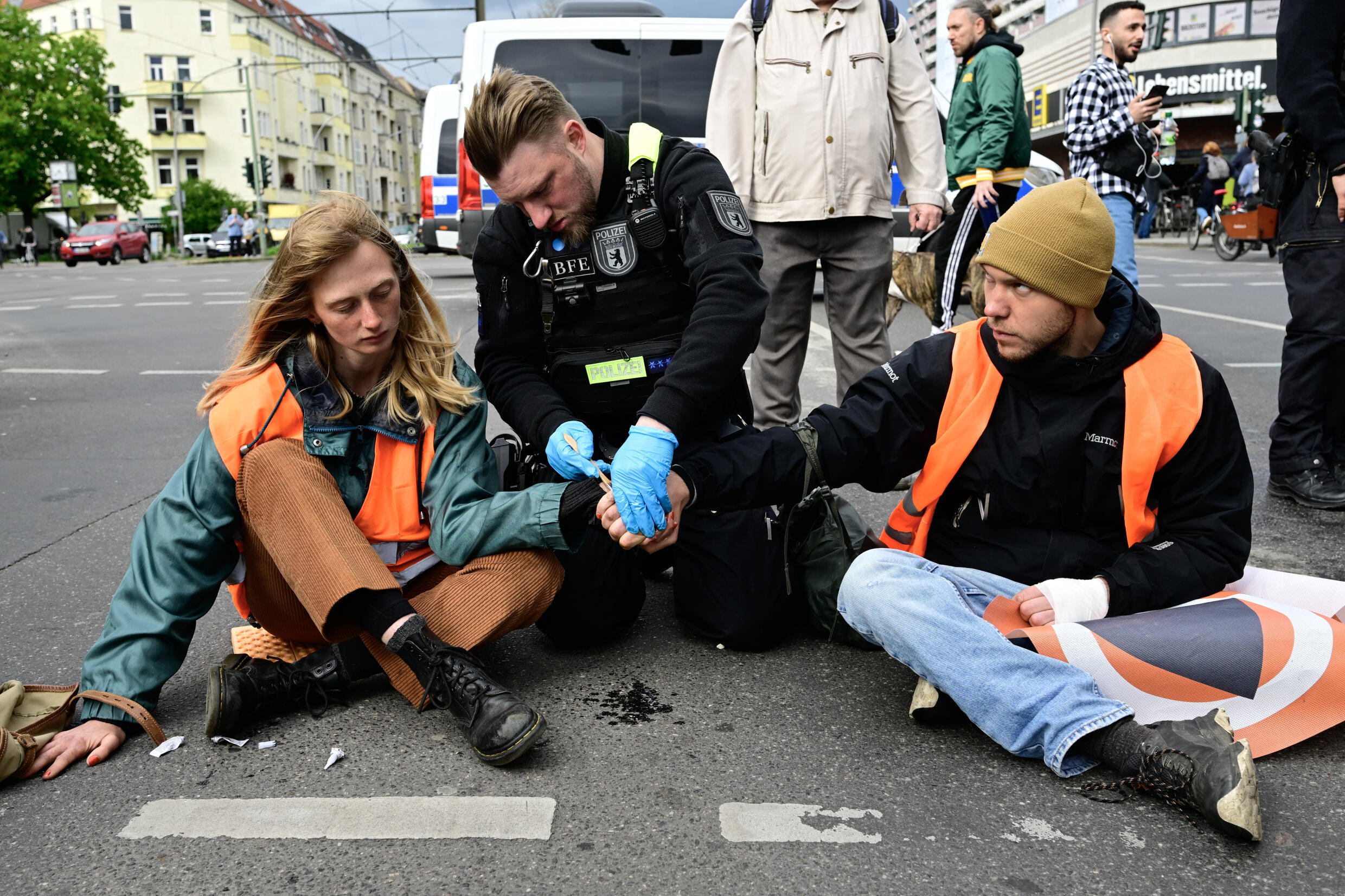 Youth Protests Pressure Germany's SPD Coalition Talks Youth Protests Pressure Germany's SPD Coalition Talks