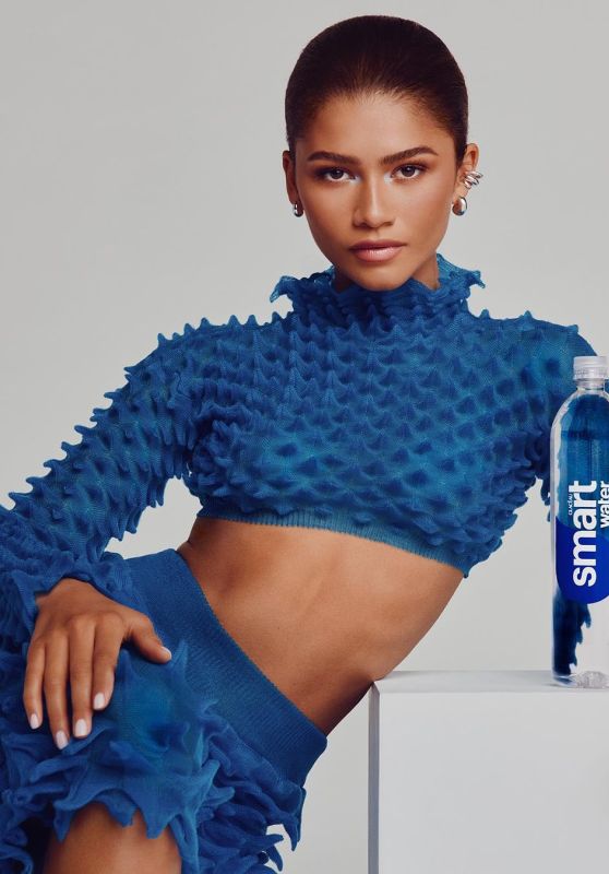 Zendaya And Cloudzone Partner For Spring 2025 Zendaya And Cloudzone Partner For Spring 2025